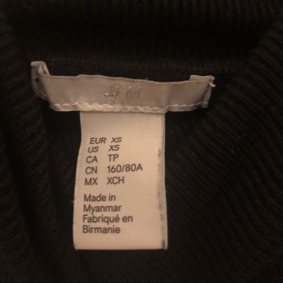 H&M Black Turtleneck with Buttons on Sleeves - Picture 4 of 4